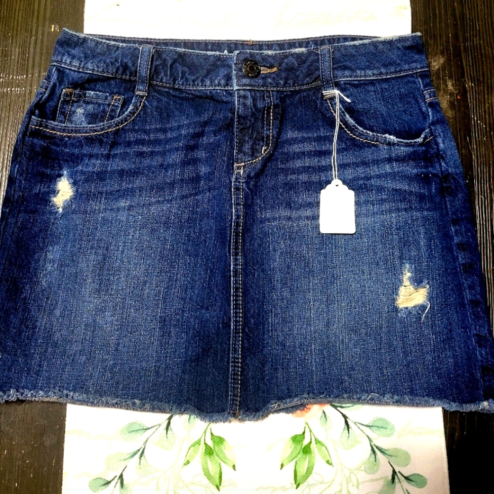 Apt 9 mini blue jean skirt.